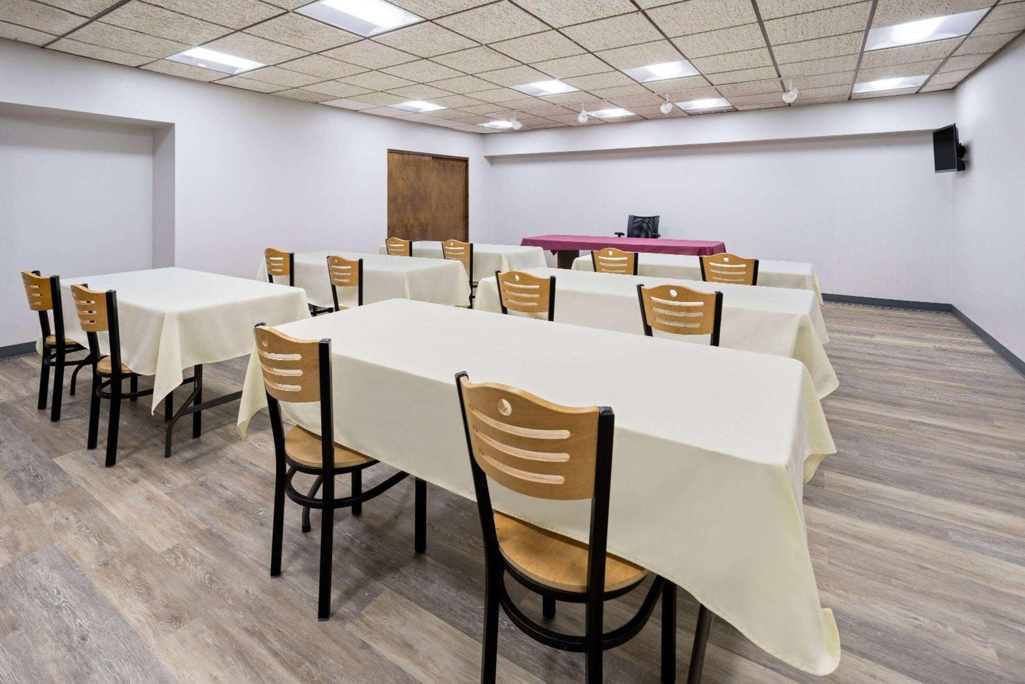 Super 8 By Wyndham Henrietta/Rochester Area מראה חיצוני תמונה