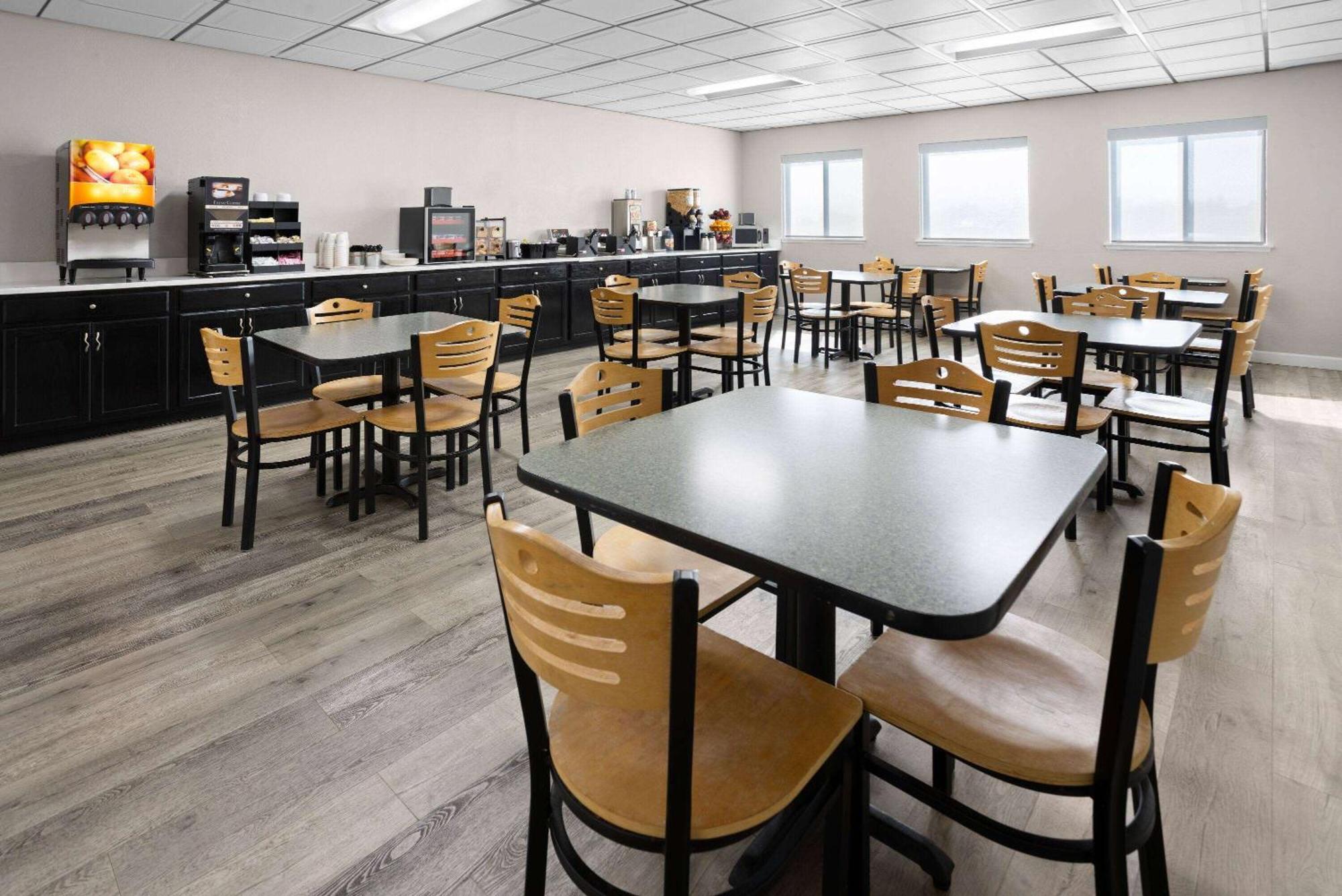Super 8 By Wyndham Henrietta/Rochester Area מראה חיצוני תמונה