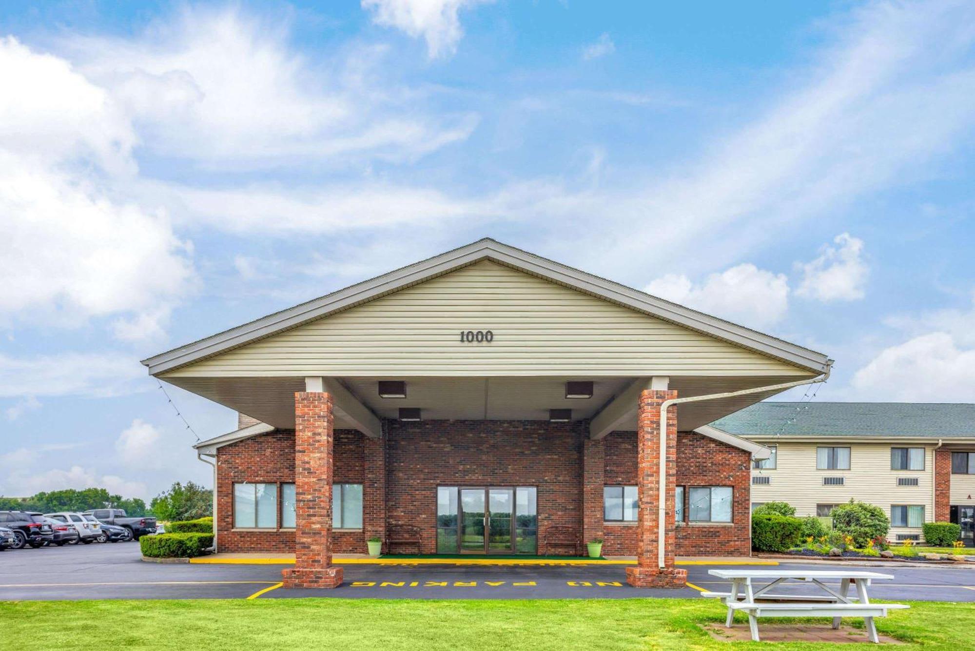 Super 8 By Wyndham Henrietta/Rochester Area מראה חיצוני תמונה